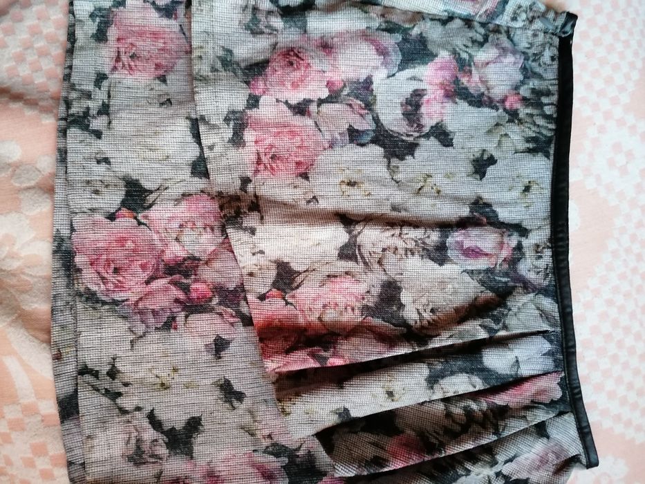 Mini saia da marca Bershka