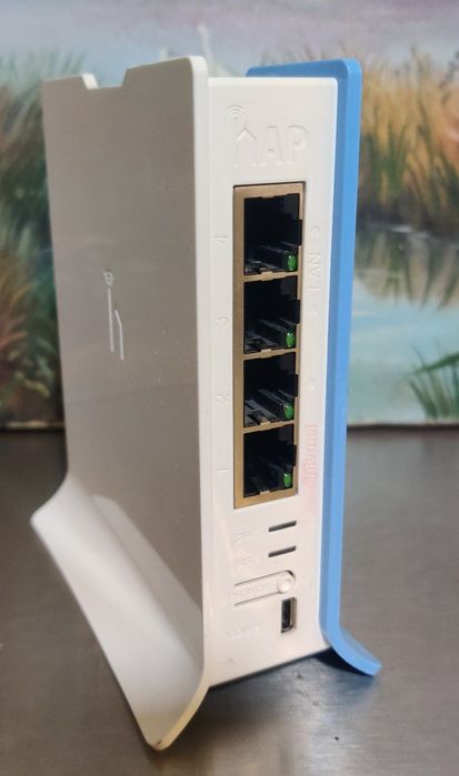 Продам роутер MikroTik hAP lite TC. Рабочий.