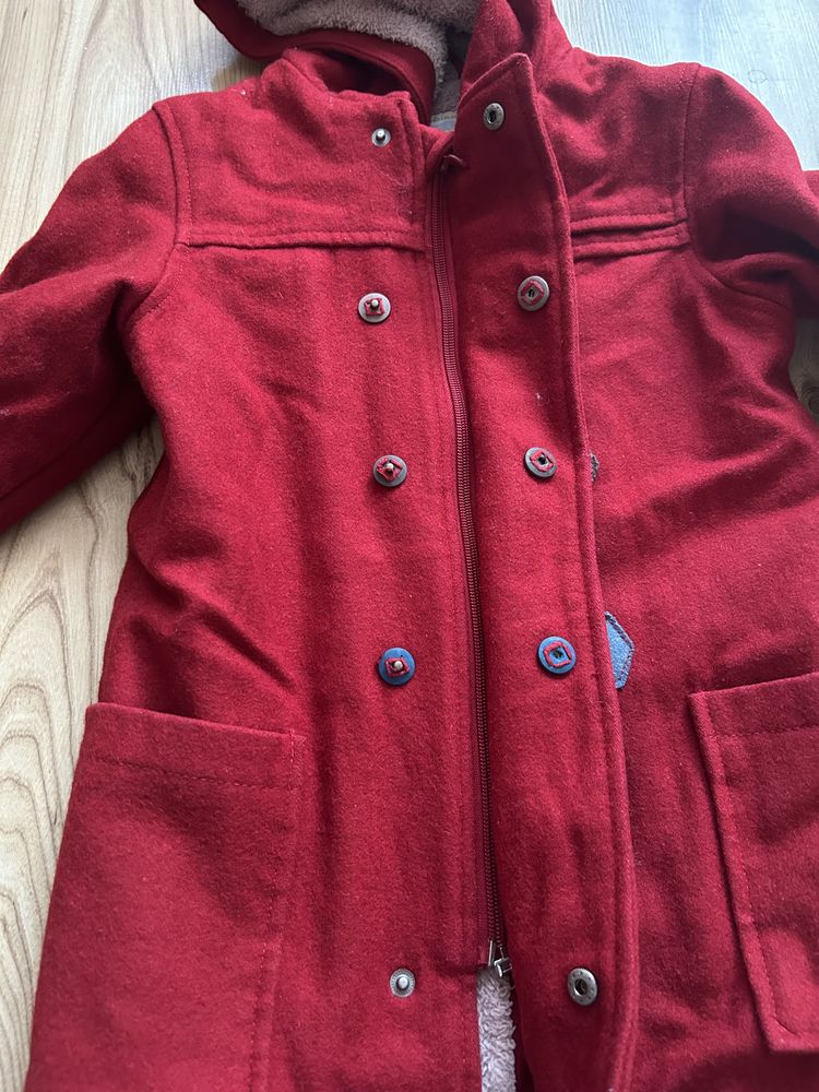 Wełniany czerwony płaszcz