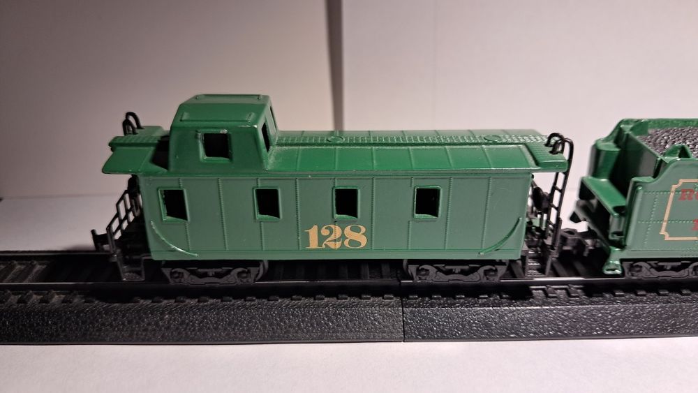 Parowóz Maisto z weglarką oraz wagonem pocztowym 1:131