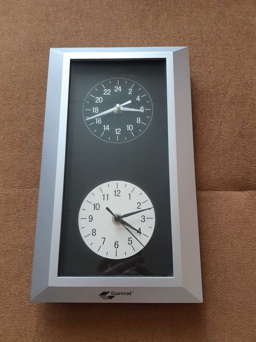 Zegar ścienny dwustrefowy (Dual Time)