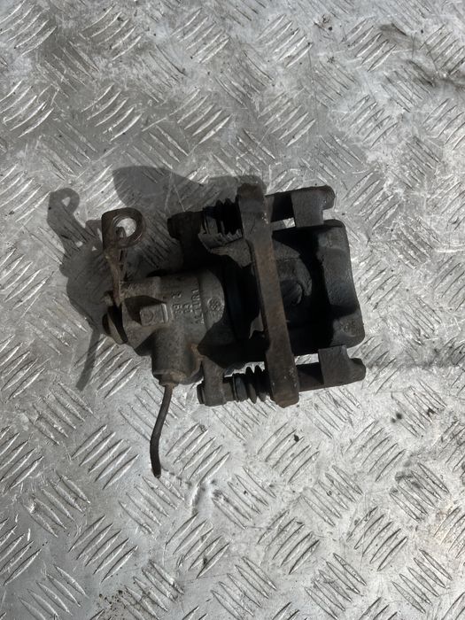 Задний суппорт Пежо 407 peugeot 407