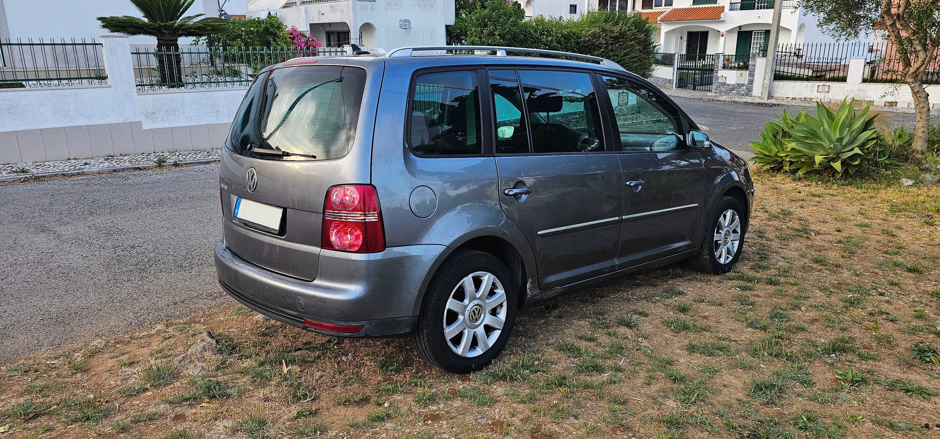 Volkswagen Touran 2.0 TDI Highline, 7 lugares, IUC antigo, Pele, Bixen