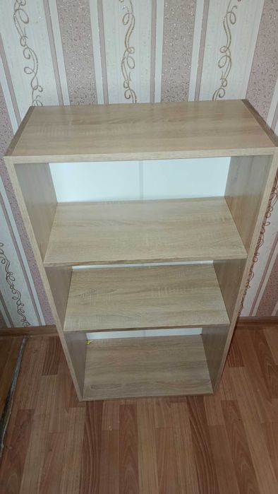 Шафа з поличками