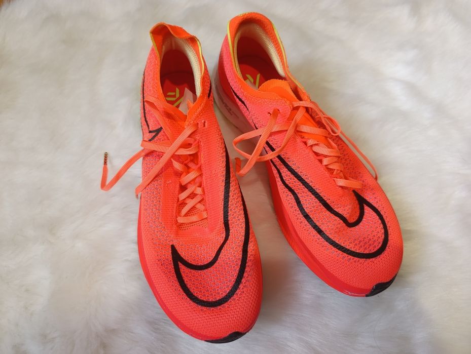 Кроссовки женские