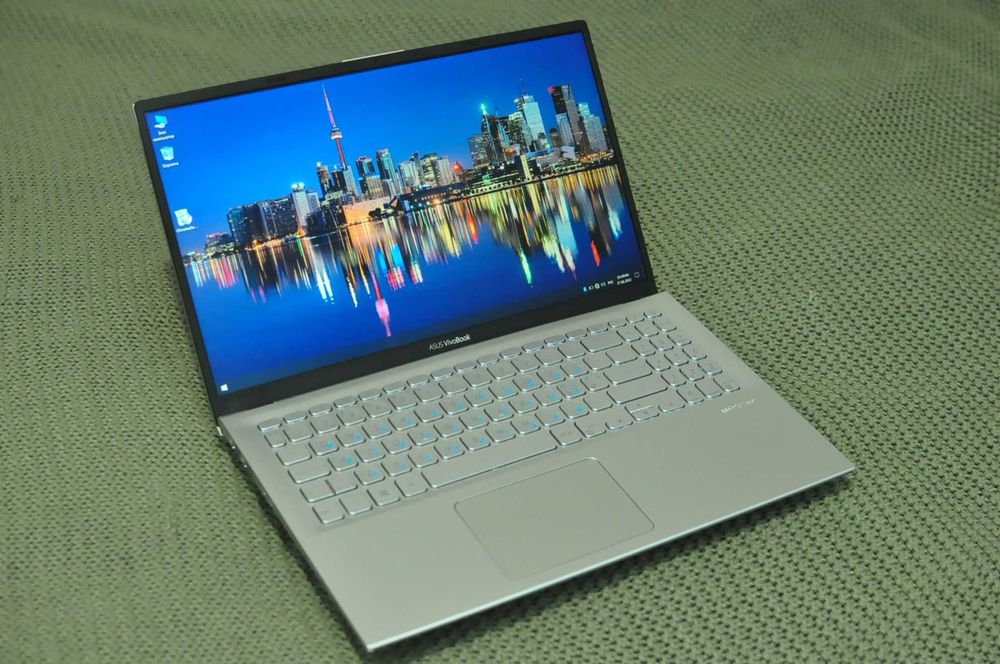 Игровой  ноутбук Asus X512 (AMD Ryzen 3/ 8Gb/SSD/video 2Gb)