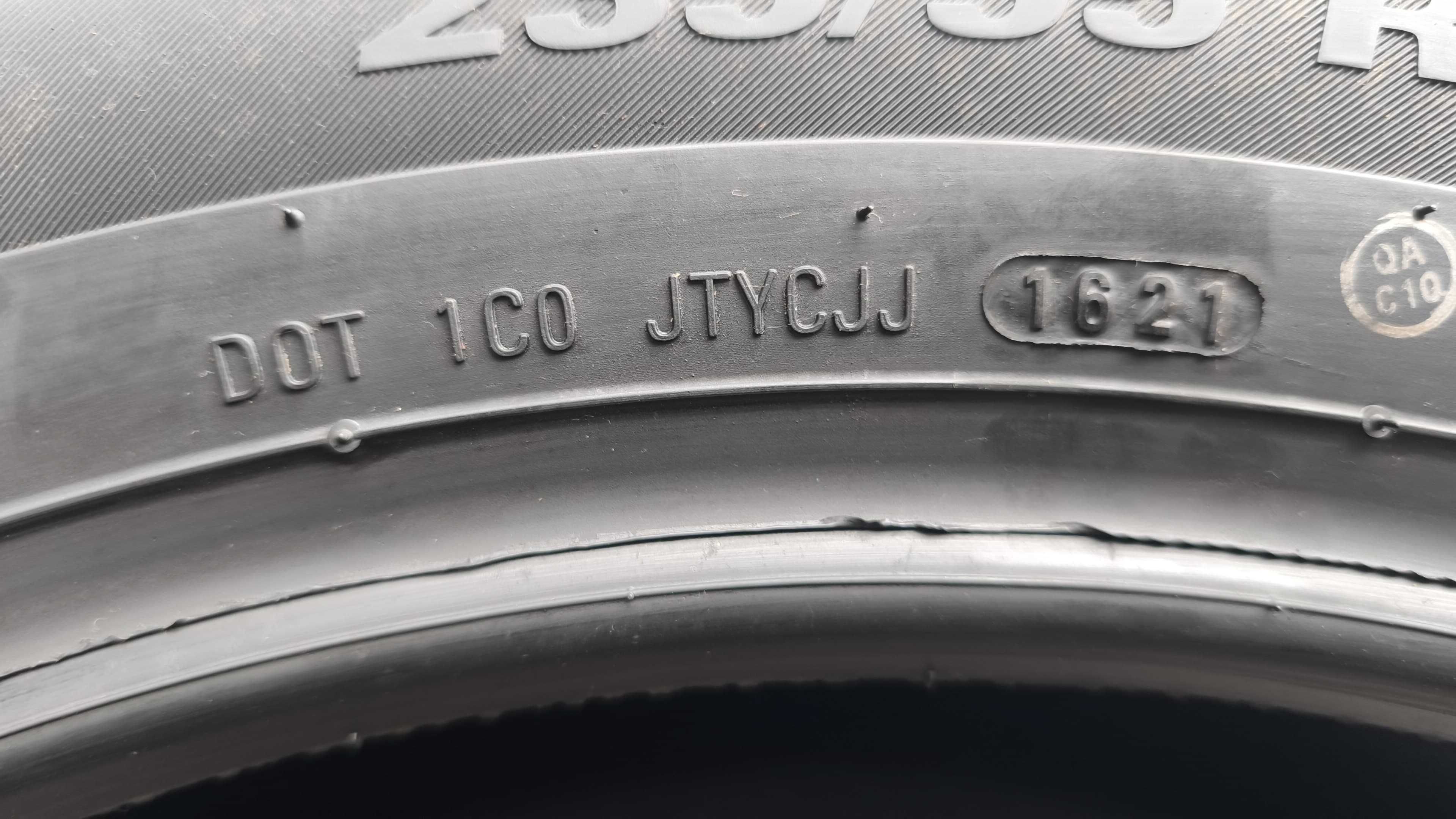 2 sztuki opony zimowe 235/55/19 Kumho Winter Craft SUV 2021(OL565/O/H)