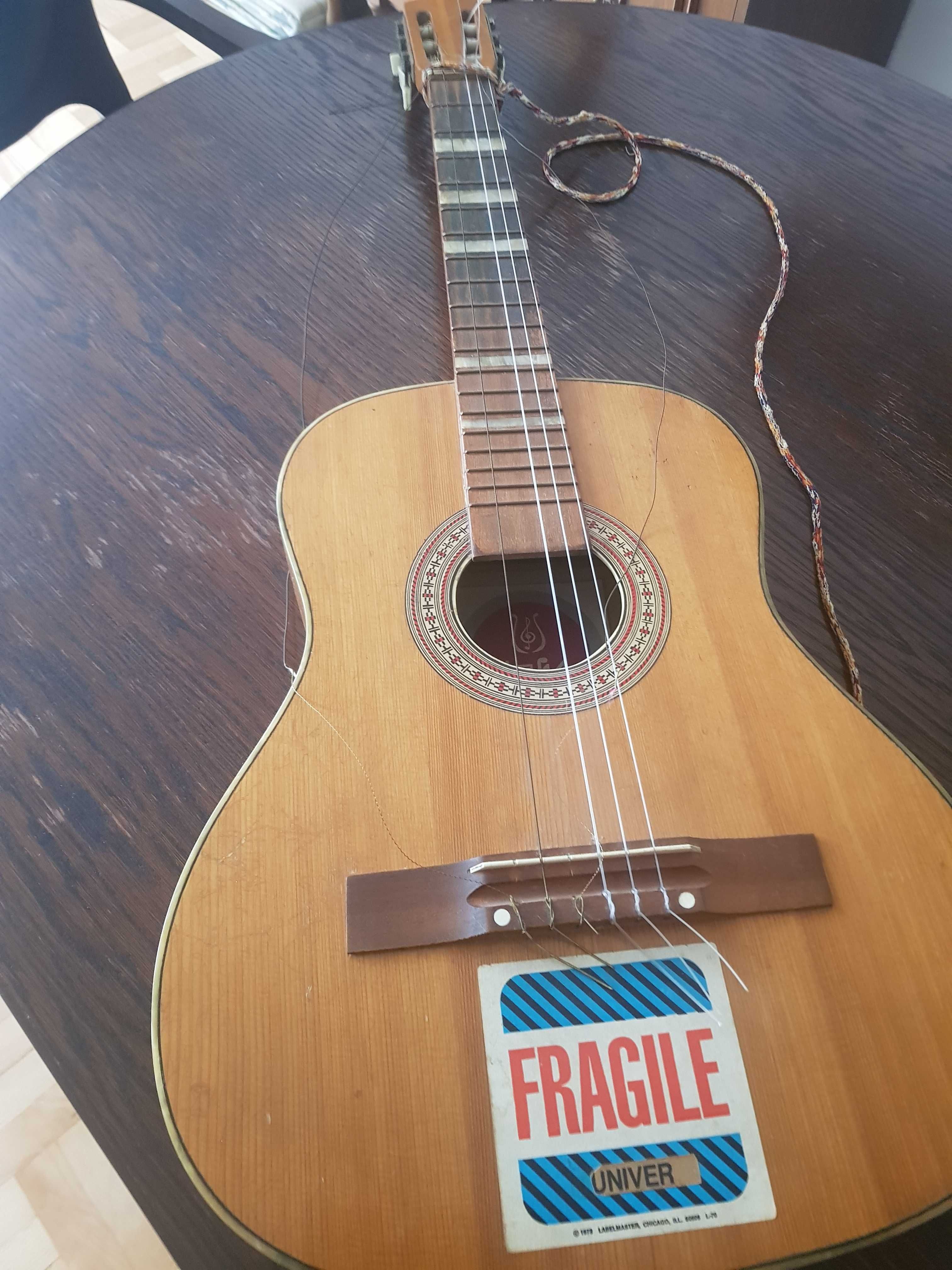 Gitara akustyczna firmy defil