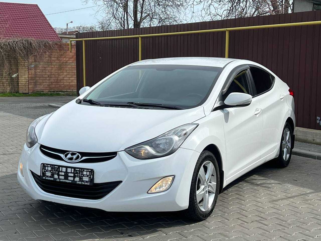 продаю Hyundai Elantra официальная покупалась в Украине