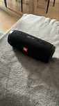coluna jbl como nova modelo charge3 e uma filip5