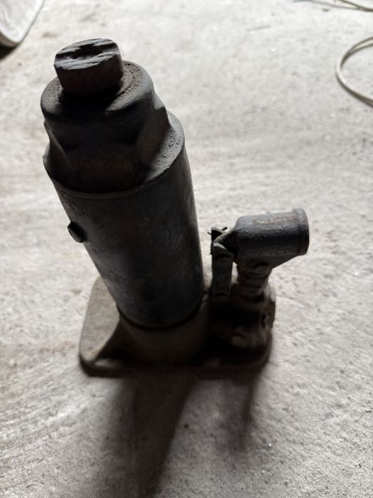 Домкрат ручной винтовой, гидравлический