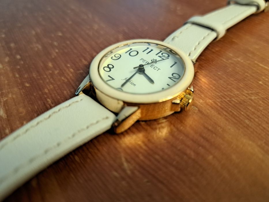 Damski zegarek | Perfect | biały pasek | skóra