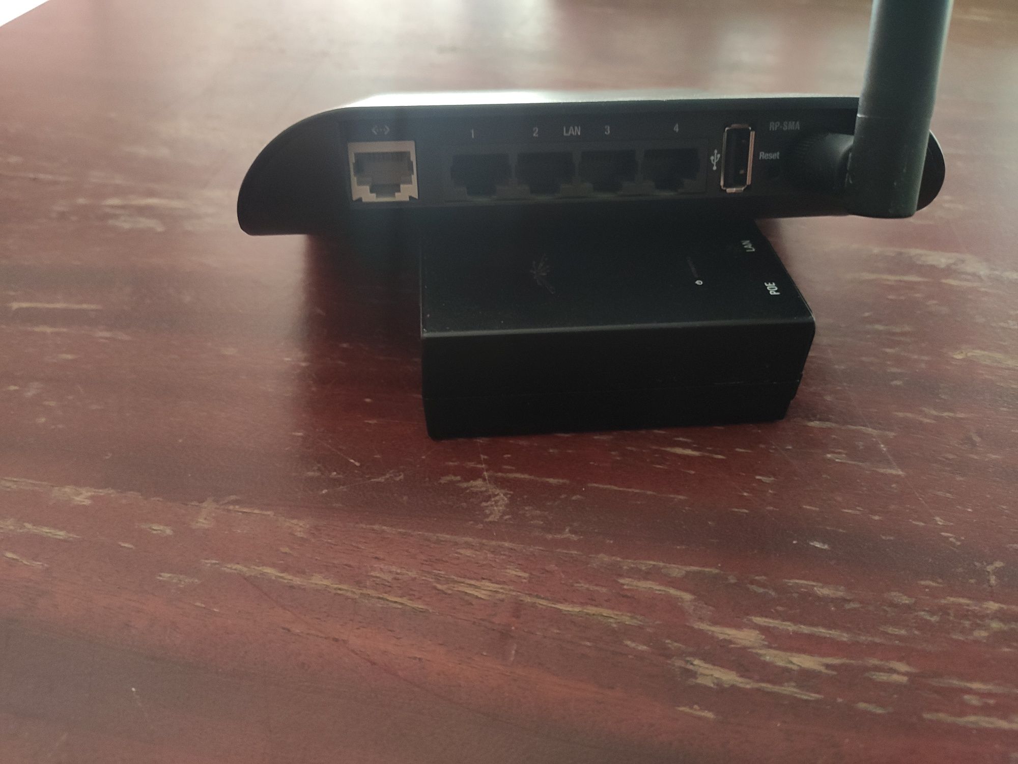 Router Ubiquiti AirRouter HP 802.11n DSL PoE z zasilaczem