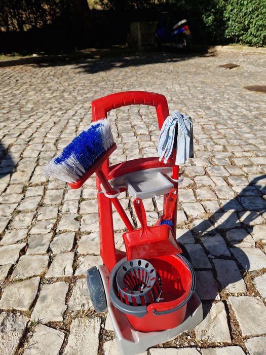 Vende-se brinquedo conjunto de limpeza Vileda