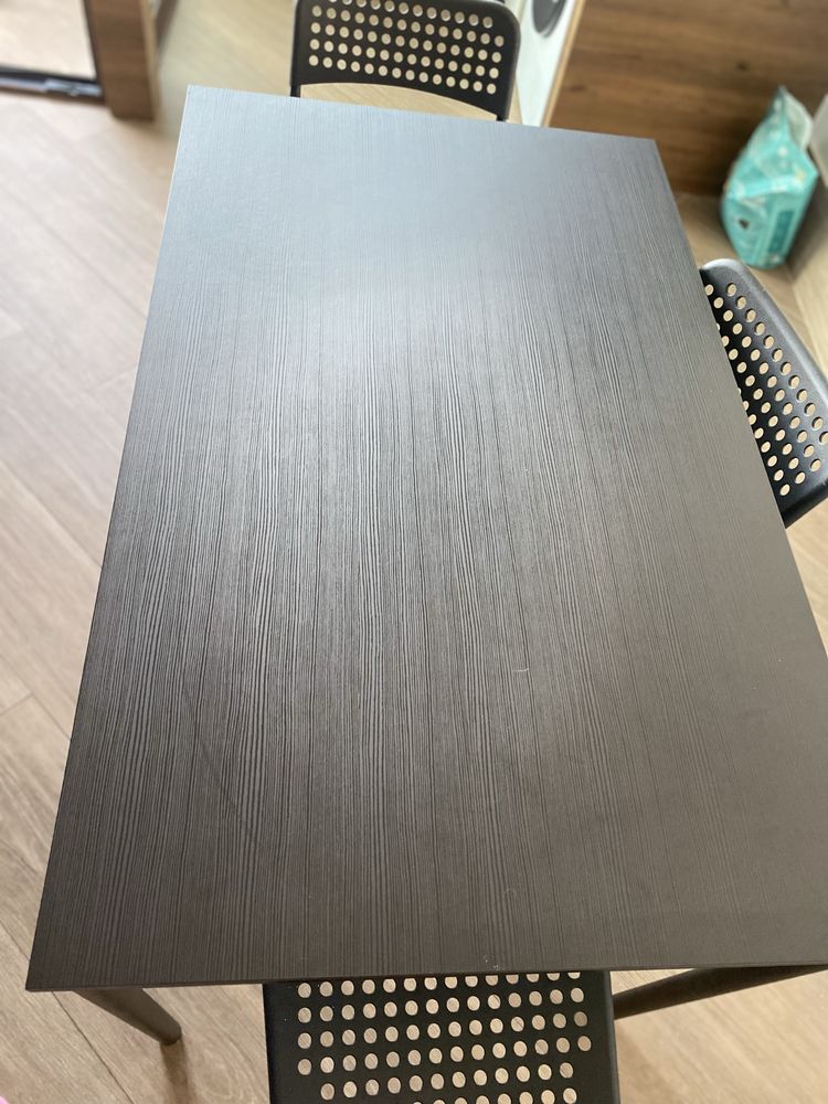 Mesa cozinha e quatro cadeiras