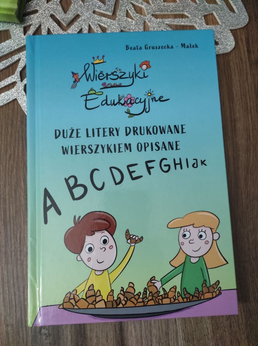 Duże litery drukowane wierszykiem pisane