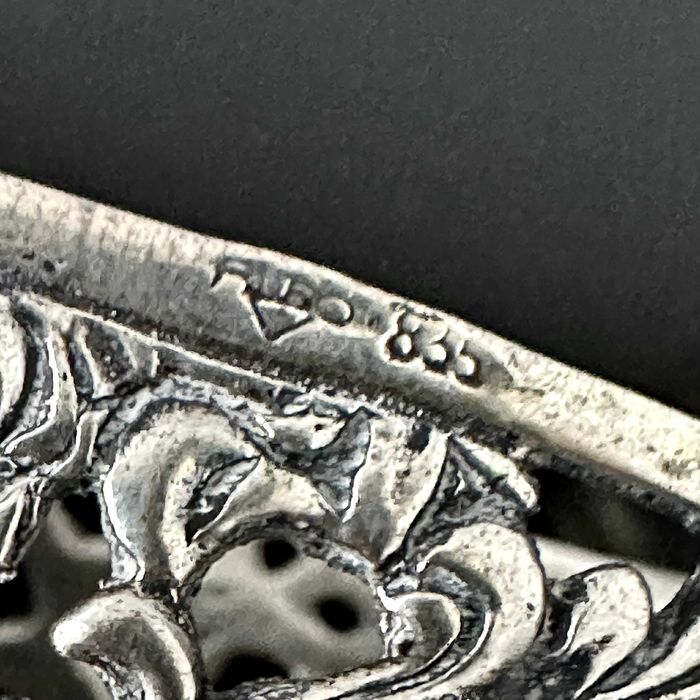 Srebrny pierścień neorenesansowy na serwetę ok. 1880 roku, próba 835