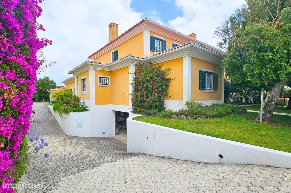 Moradia de Luxo Isolada na Quinta da Beloura com Piscina, Jardim e Pri
