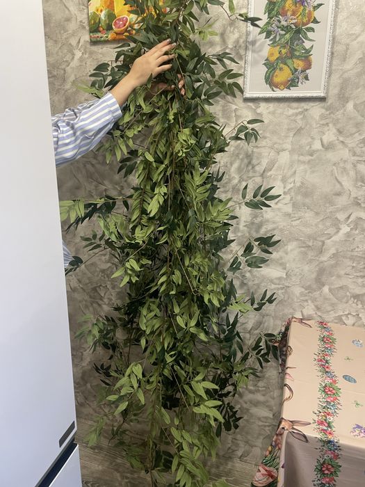 Штучні квіти та зелень