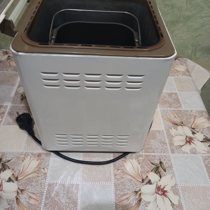 Хлібопічка LG HB-151 JE