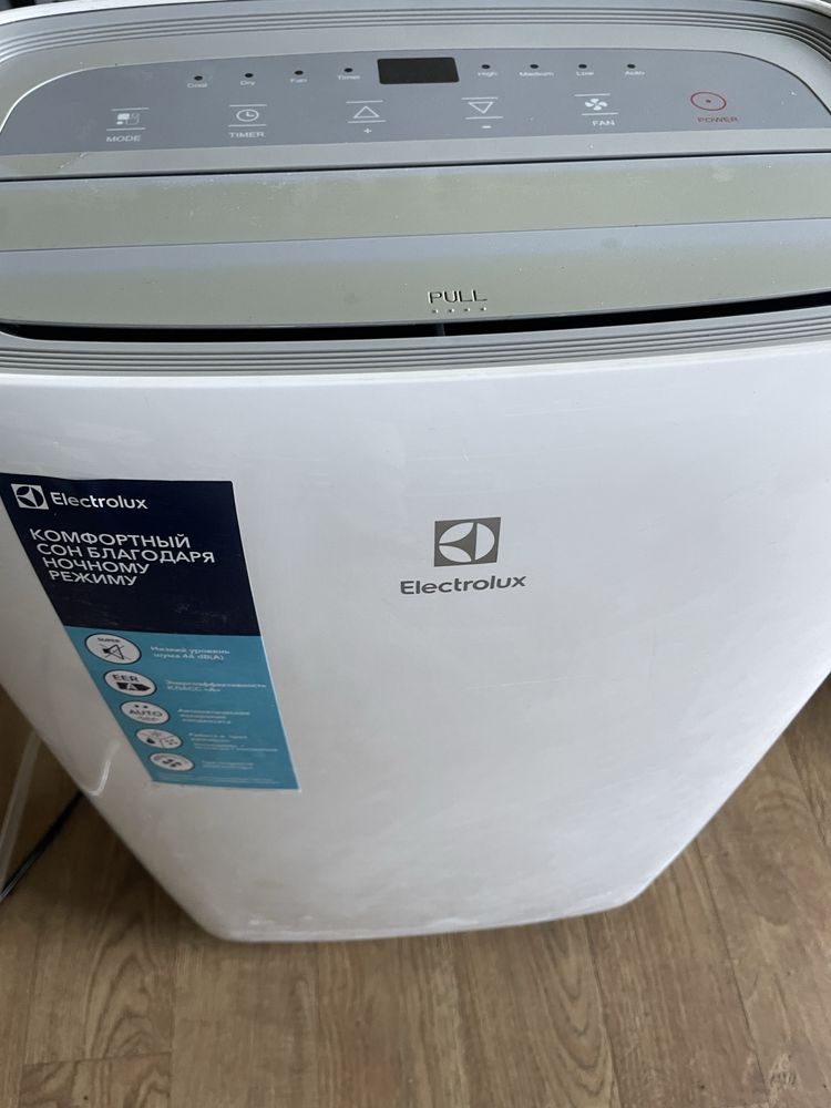 Electrolux мобільний кондиціонер EACM-8 CL/N3