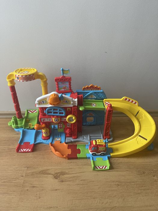 Vtech tut tut autka remiza strażacka