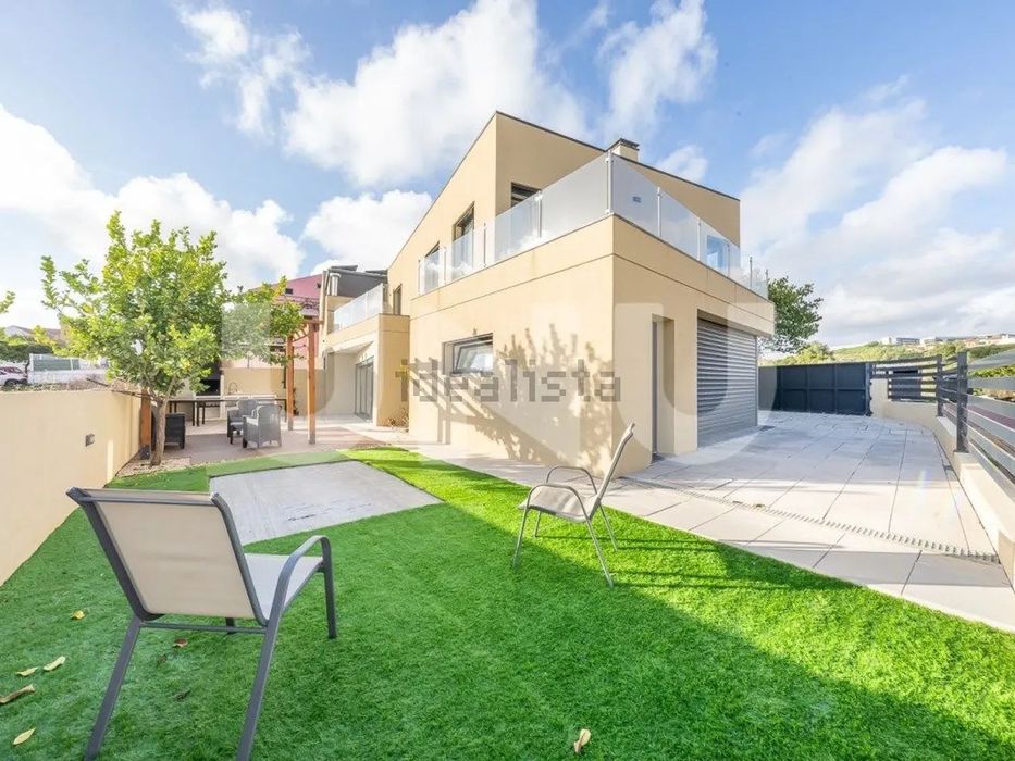 Moradia Vende se em Porto Salvo,  Recente