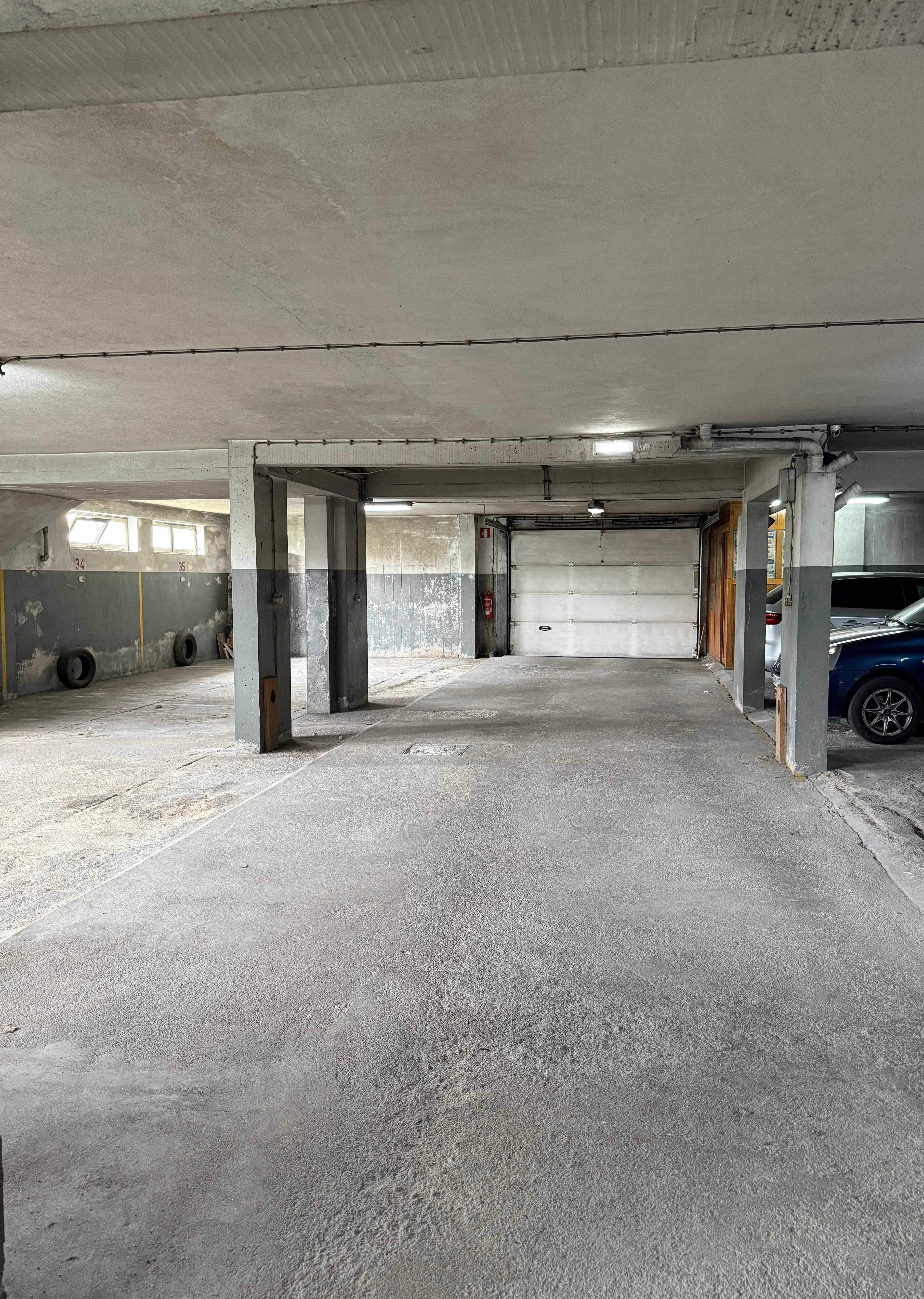 Lugar de Garagem no centro de Paredes