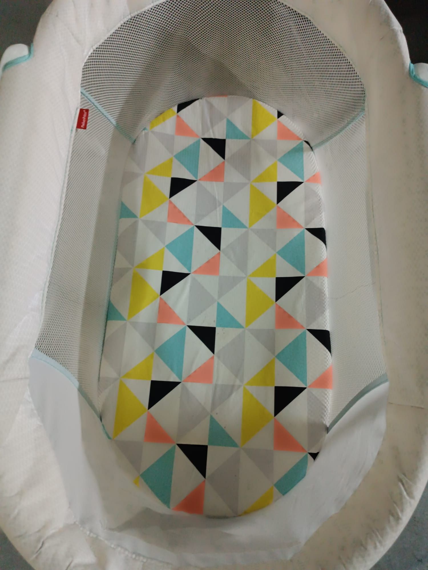 Berço portátil e dobrável fisher price, com botão vibratório