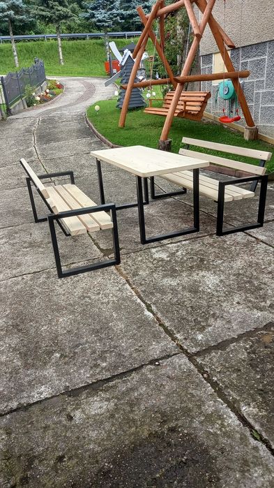 Stół i ławki. Meble ogrodowe, domki dla dzieci, huśtawki, stoły, studn
