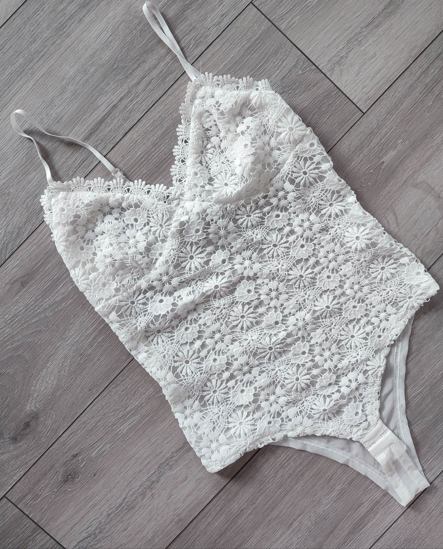 Body koronowe ażurowe boho białe