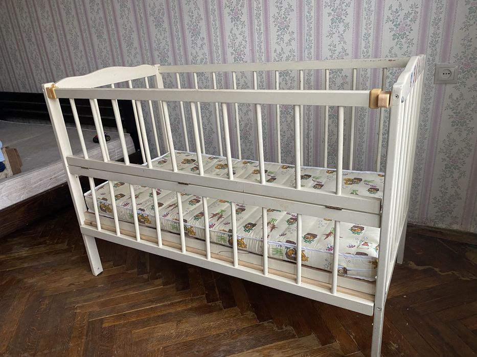 Безкоштовно! Дитяче ліжечко + матрац