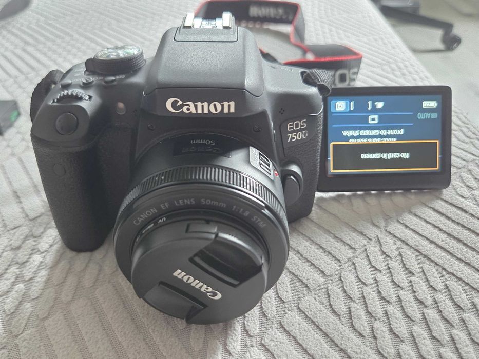 Lustrzankę Aparat Canon EOS 750D z dwoma obiektywami 18-55mm i 50mm