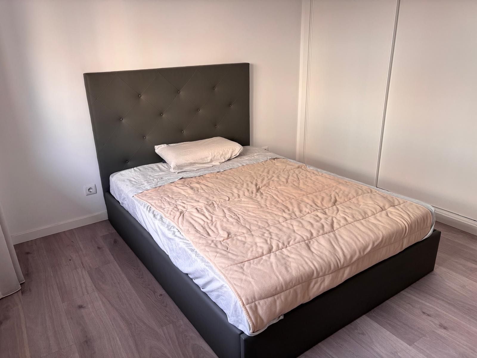 Cama 1,40x1,90 con colchão 8 meses de uso