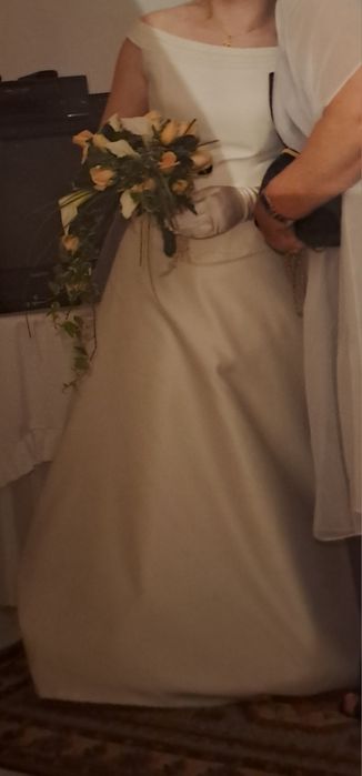 Vendo vestido de noiva e véu