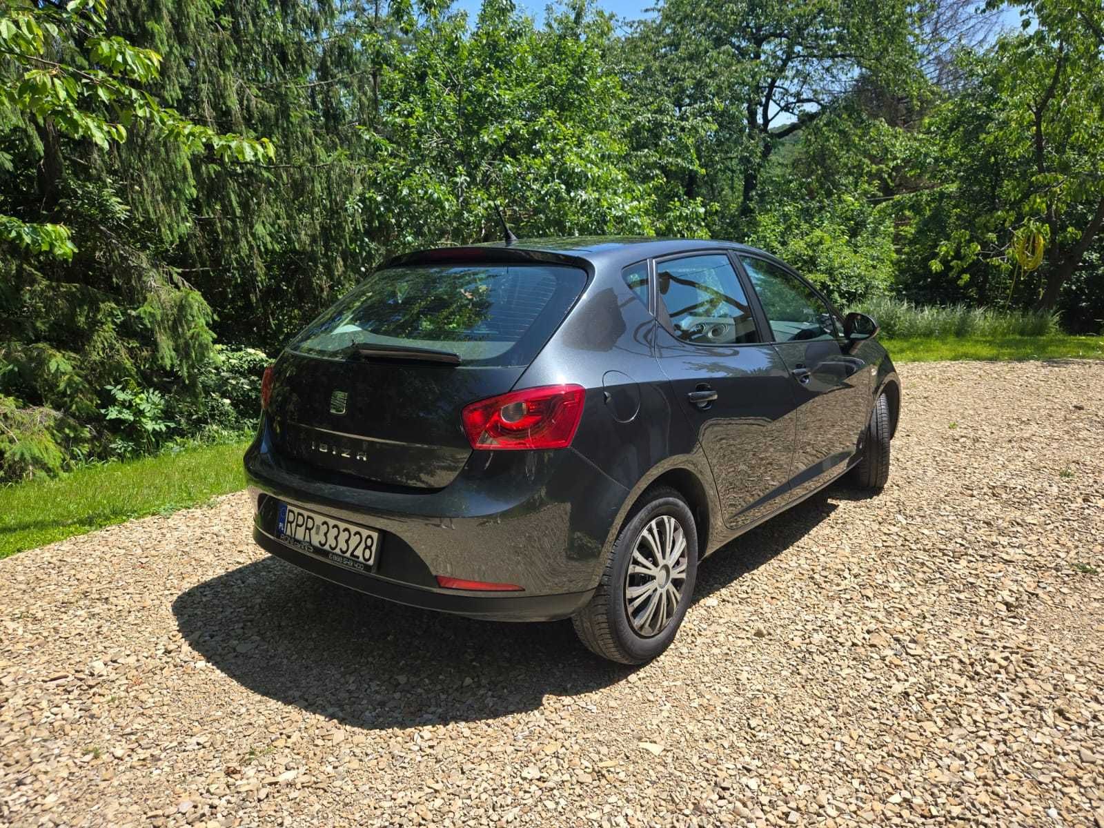Seat Ibiza 2010 r. 1,4 benz.