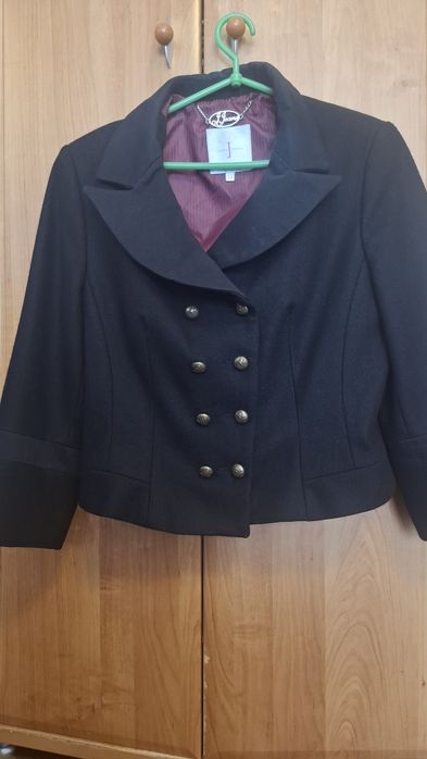 Жіночий жакет в ідеальному стані.