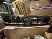 Решетка радиатора Volkswagen TIGUAN 16-21  USA  5NA853651BZLL