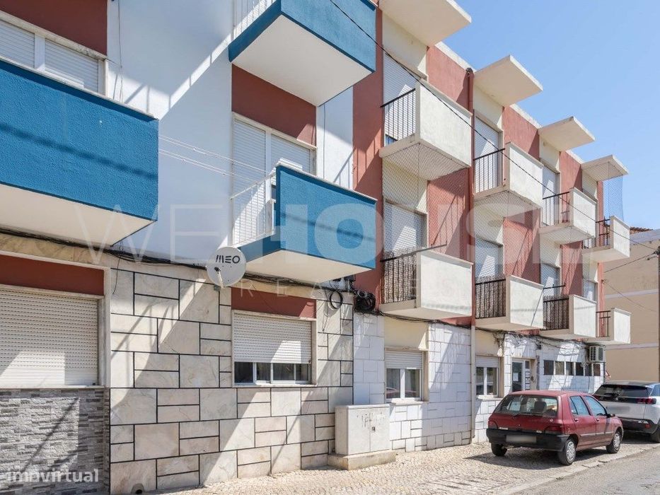 Apartamento T1 com logradouro em Alhos Vedros, Moita