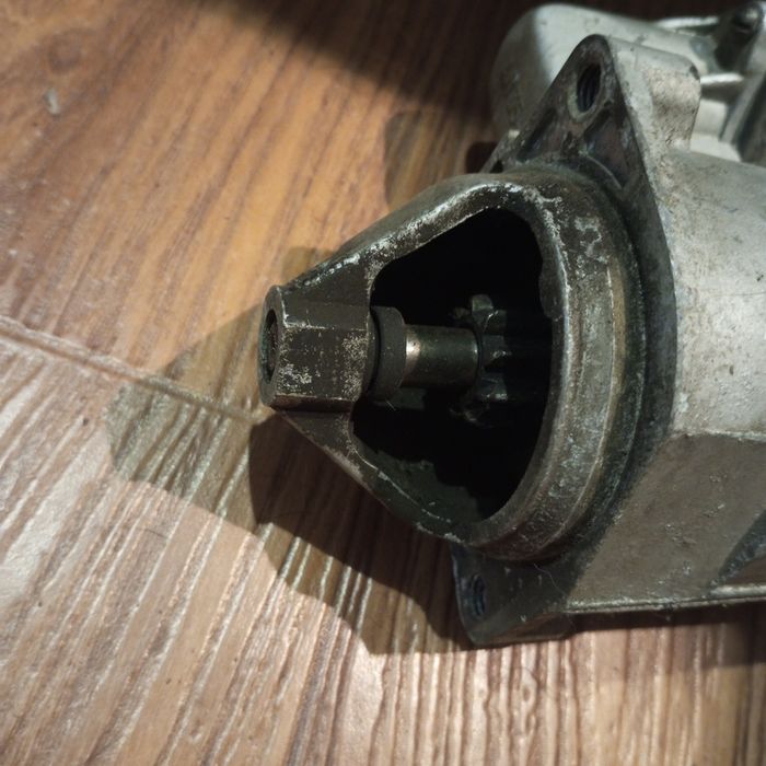 Продам стартер б/у .