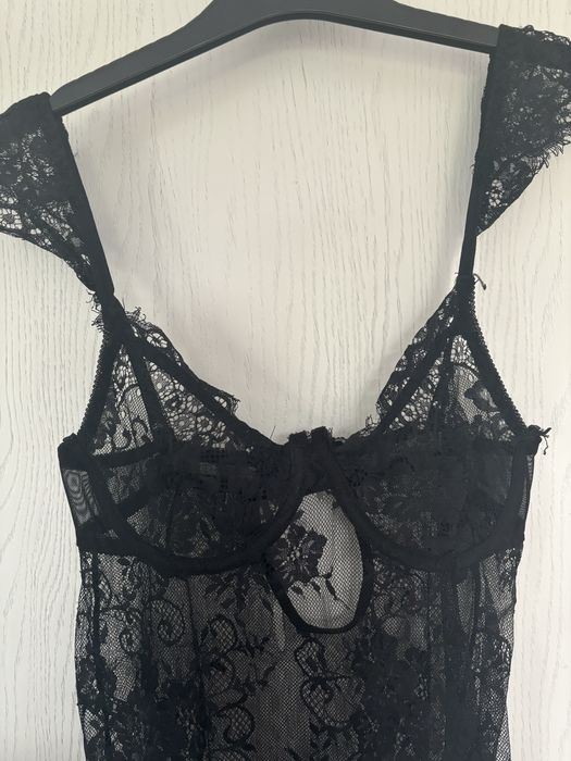Czarna koronkowa bielizna do spania