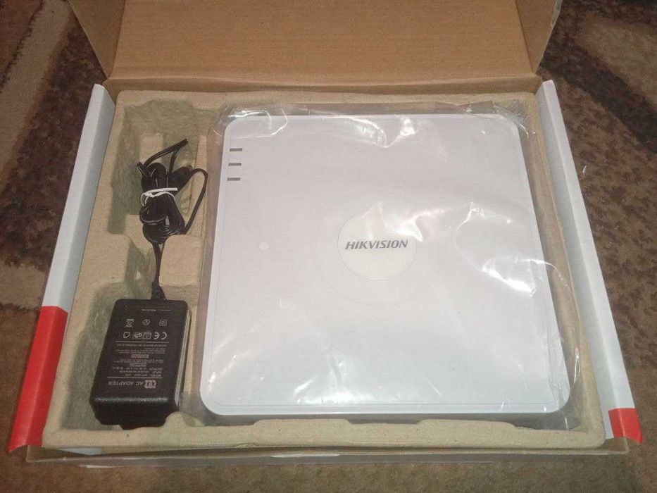 Відеореєстратор Hikvision DS-7116NI-SN