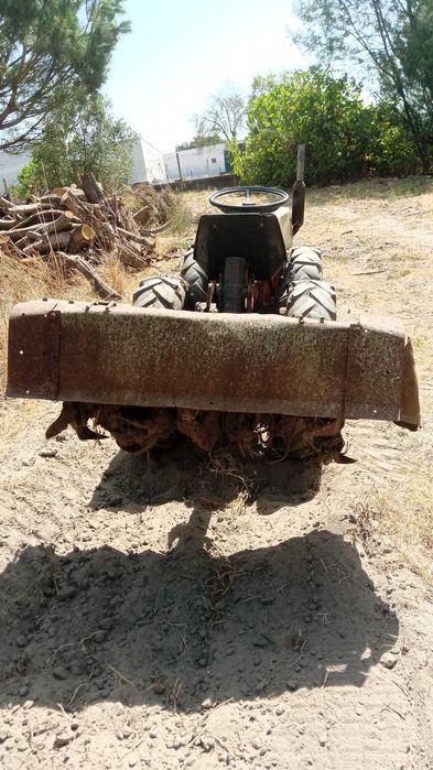 Trator articulado tração ás 4 Pasqual 21cv