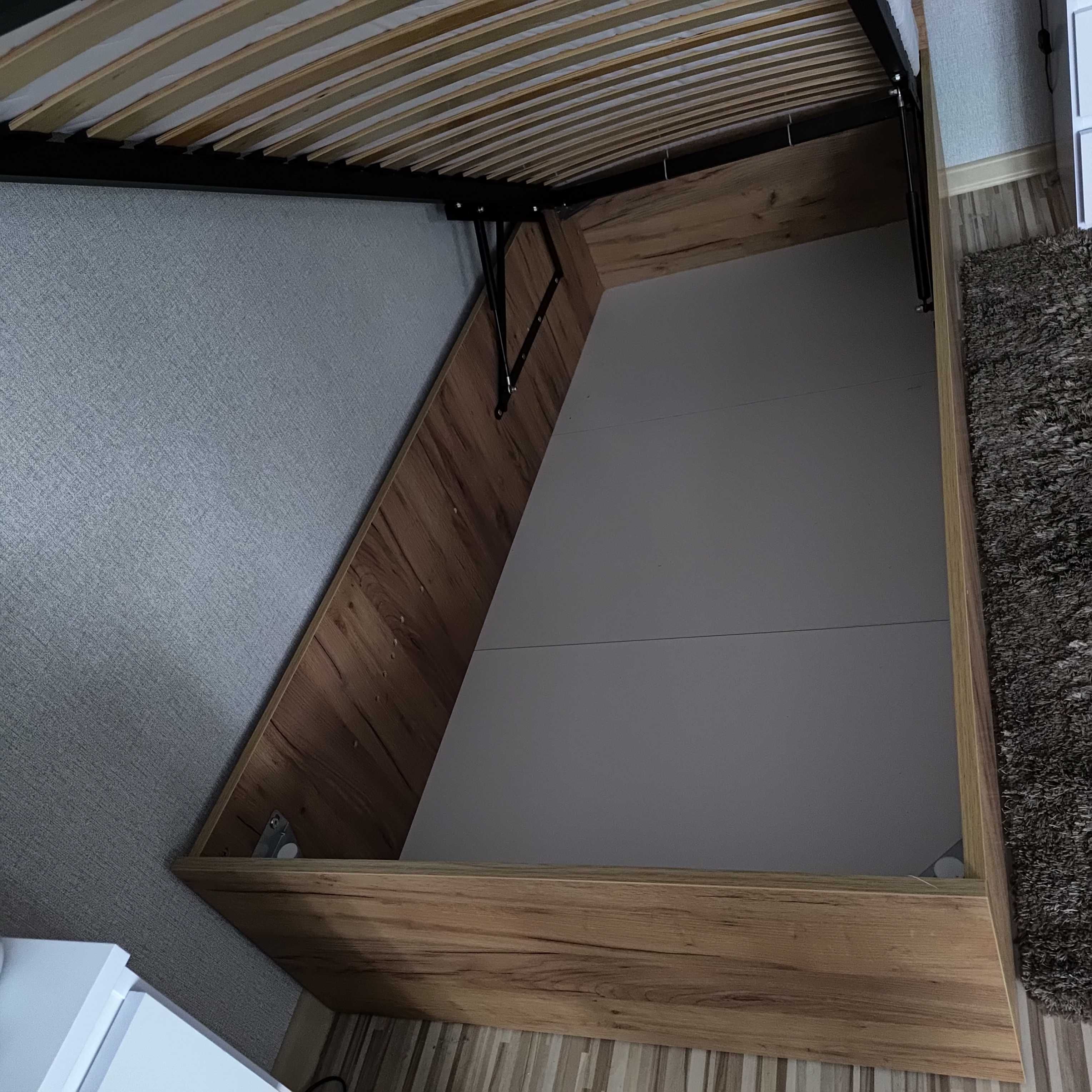Łóżko 90x200 stelaż metalowy,plus materac