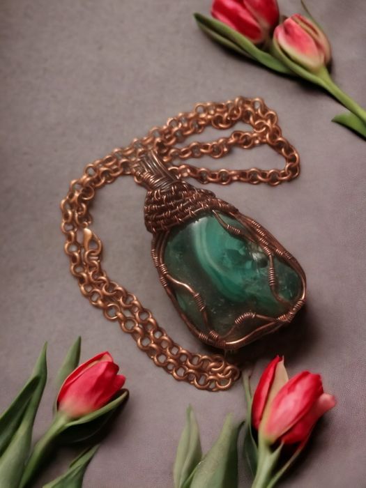 Niepowtarzalny duży wisiorek na łańcuszku  z malachitu i miedzi