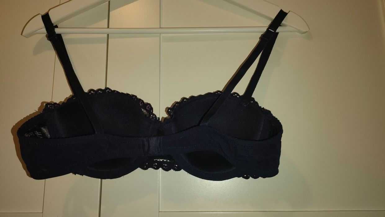 Subtelny, uroczy biustonosz H&M 80 A