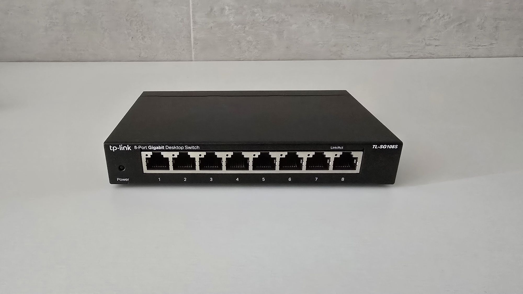TL-SG108S 8-Port 10/100/1000Mbps Switch