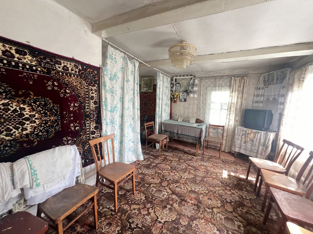 Будинок в центрі села Глибоке