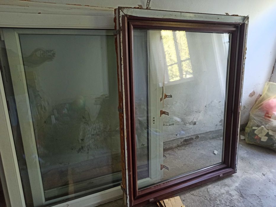 Okno  dlu 115 x wysokość 140 mahoń