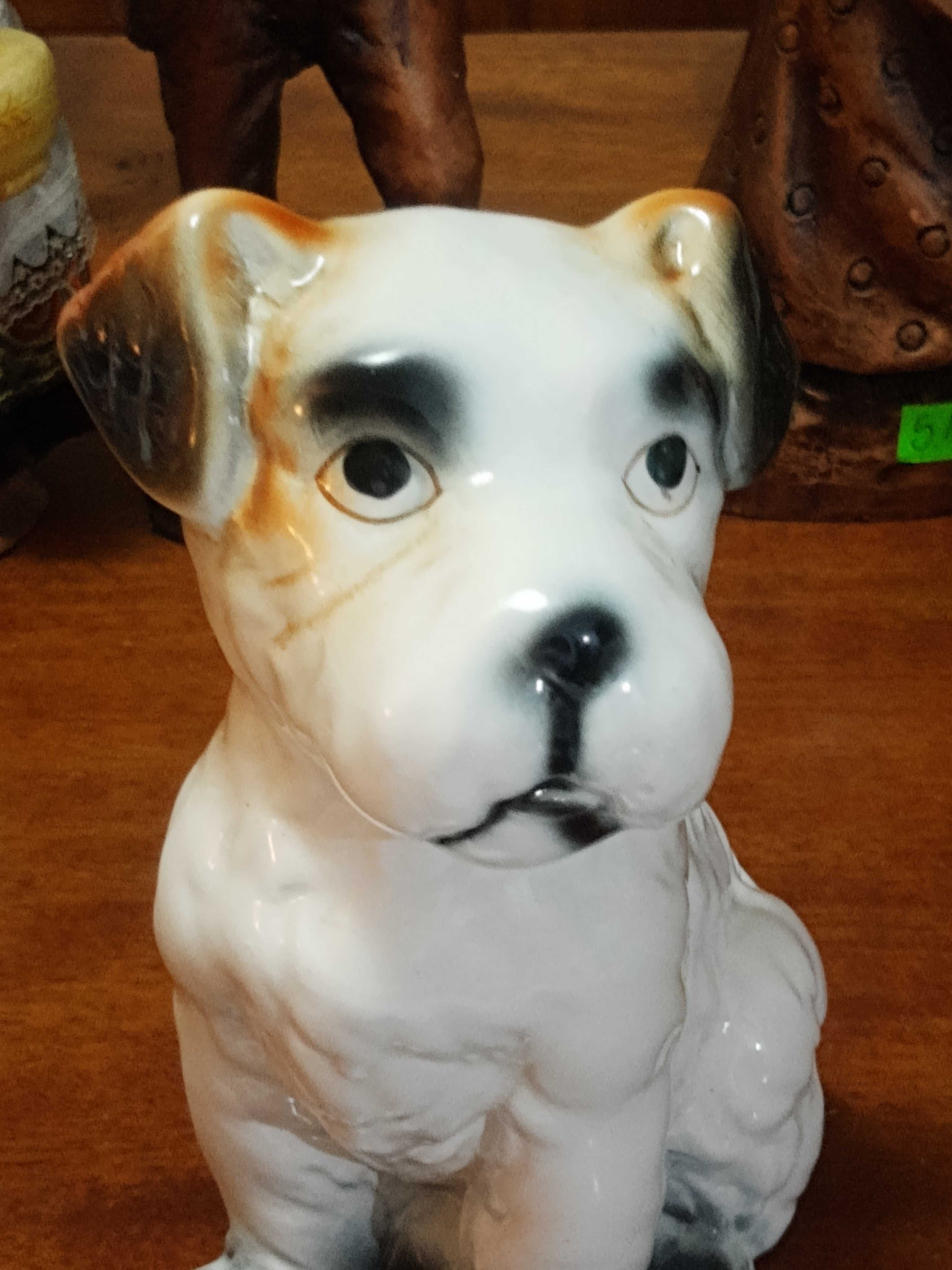 Figurka psa porcelana bez sygnatury wys.16,5cm (P.2830)